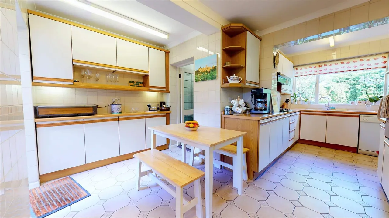 Station Road, Loughton, photo 8