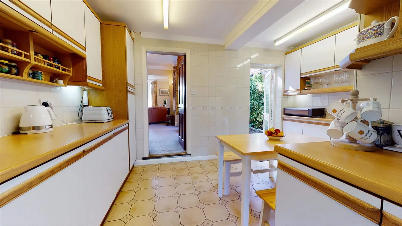 Station Road, Loughton, photo 10