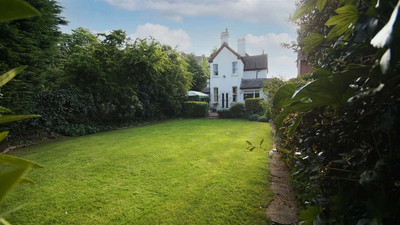 Station Road, Loughton, photo 3