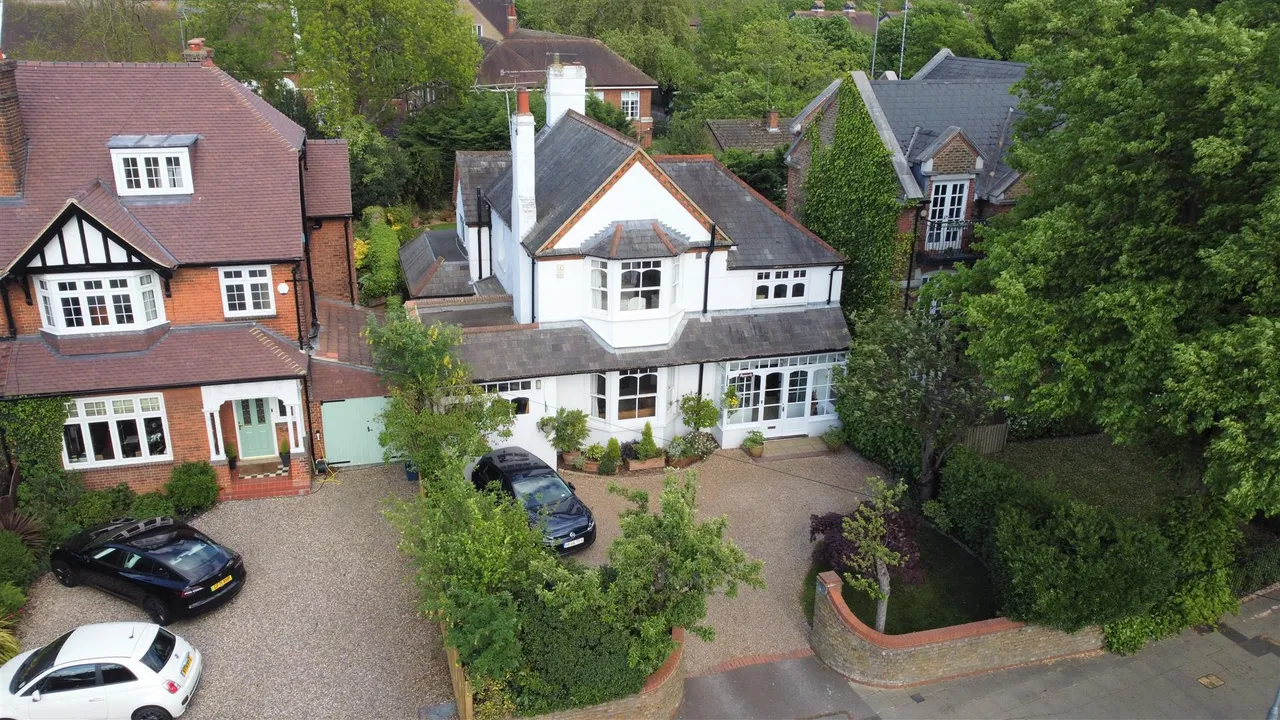 Station Road, Loughton, photo 2