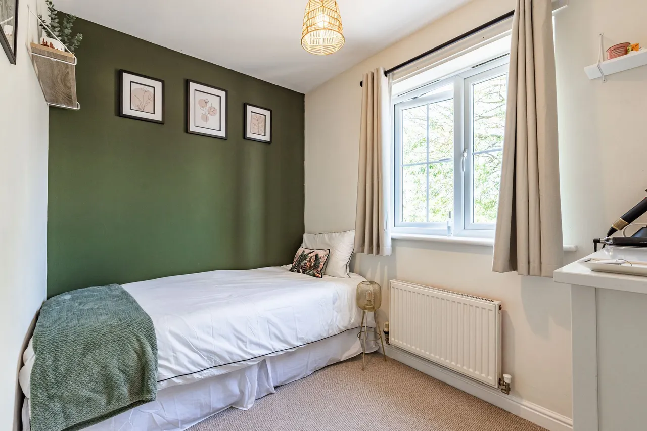 Beautifully Presented First-Floor Apa, photo 9