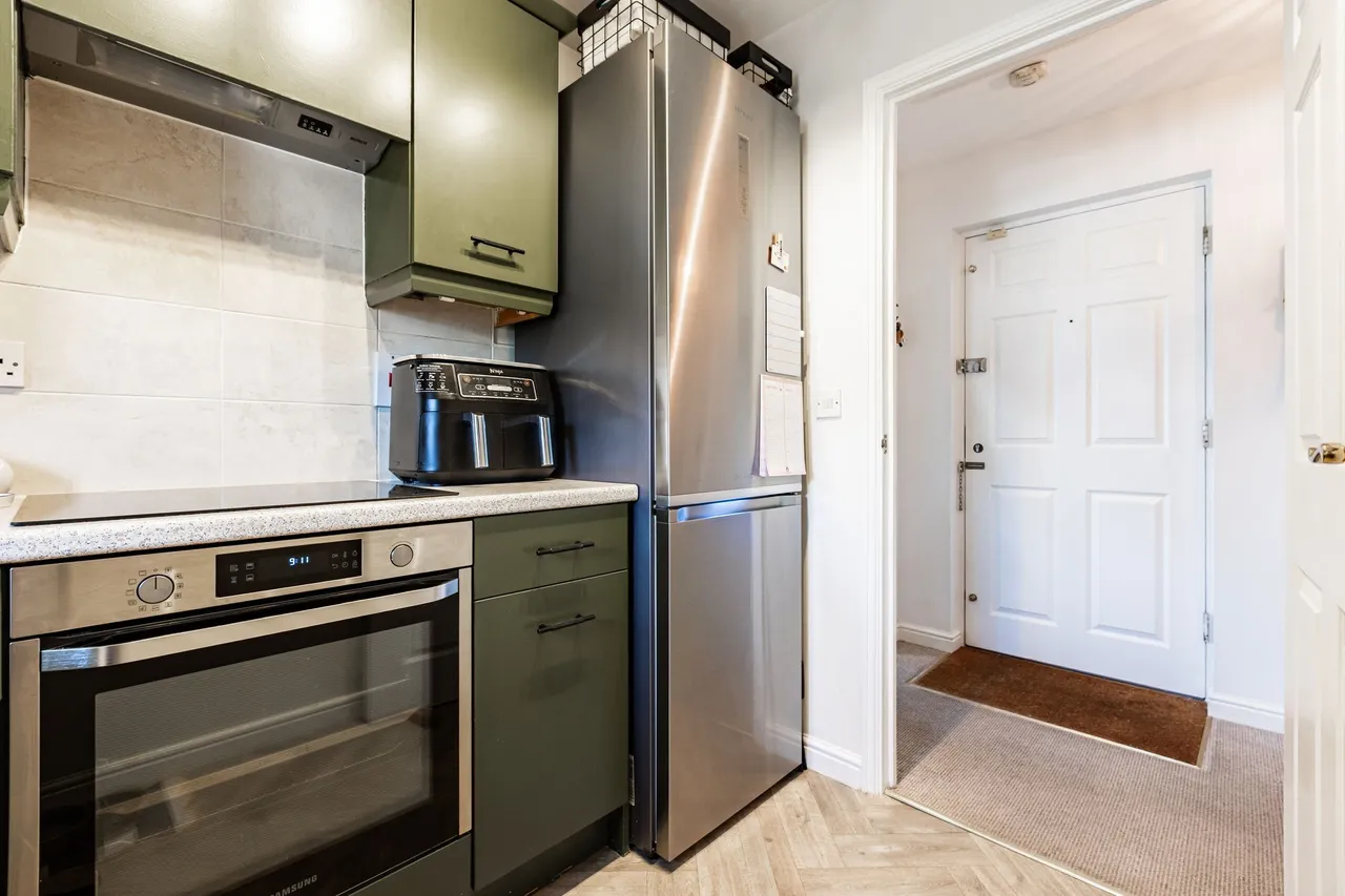 Beautifully Presented First-Floor Apa, photo 8