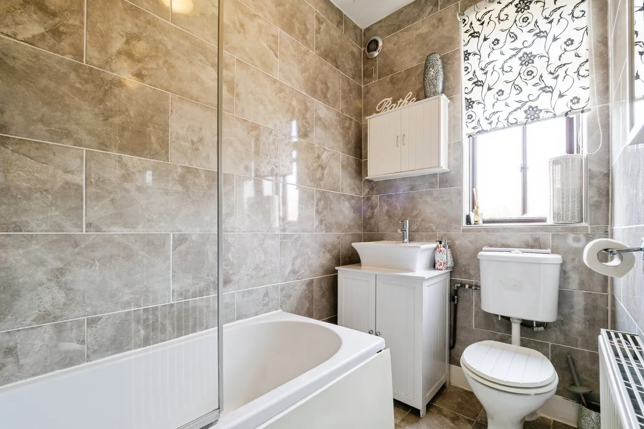 Windsor Road, London, E7, photo 24