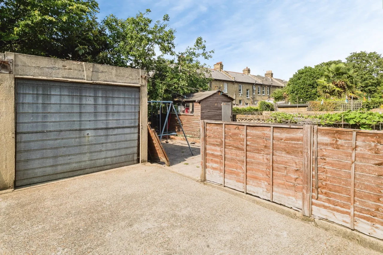 Windsor Road, London, E7, photo 32