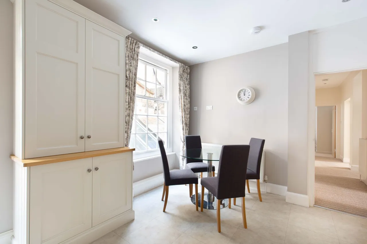 De Walden Street, London, W1G, photo 2