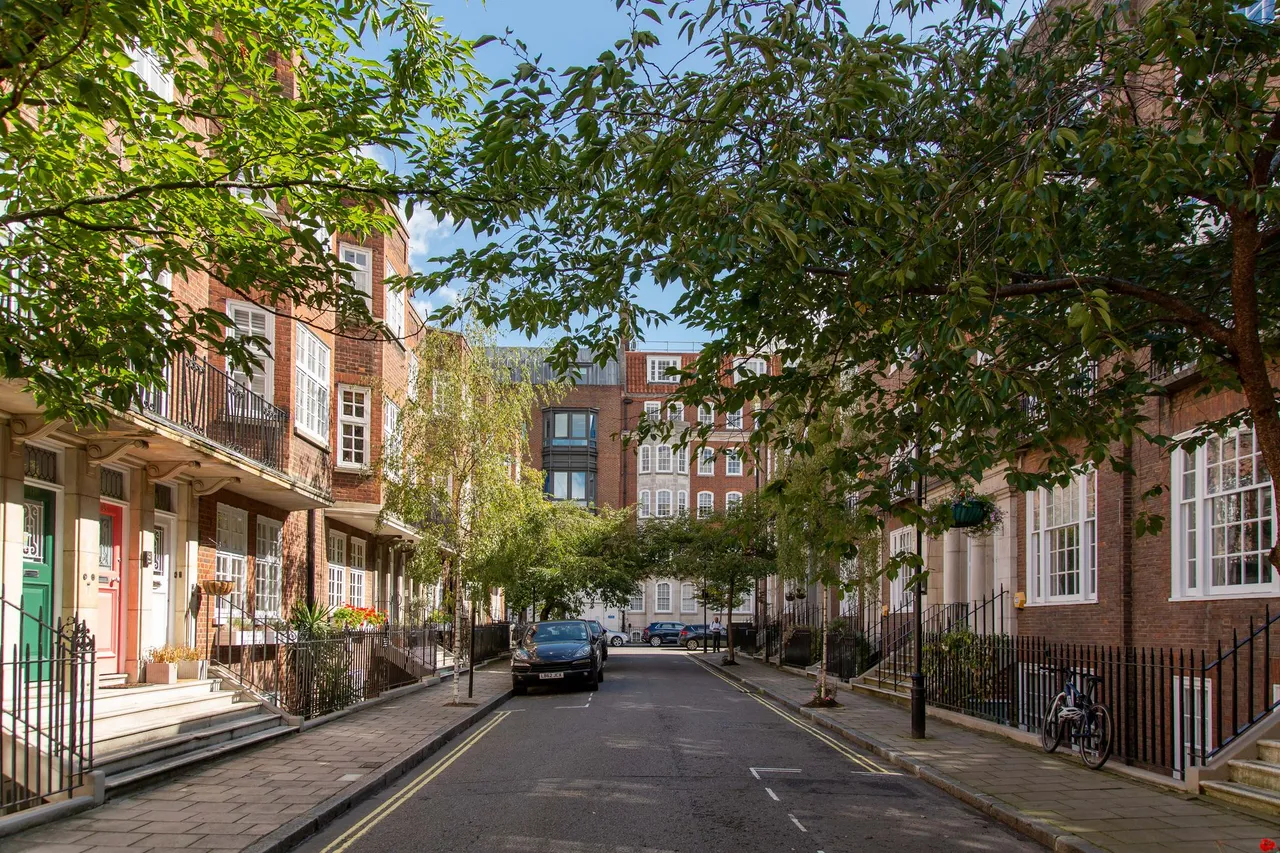 De Walden Street, London, W1G, photo 4
