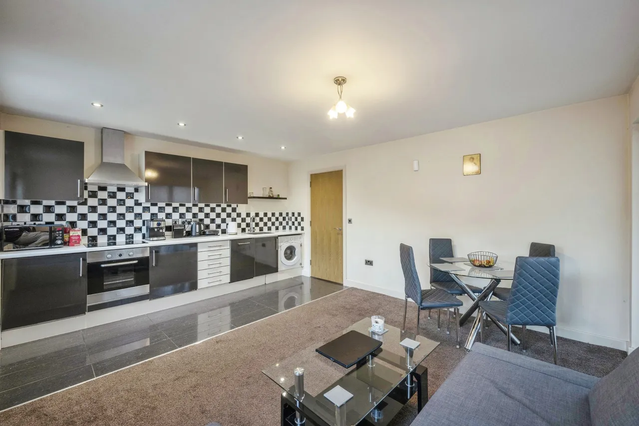 Luxaa Apartments, Low Road, Balby, Doncaster, DN4, photo 2