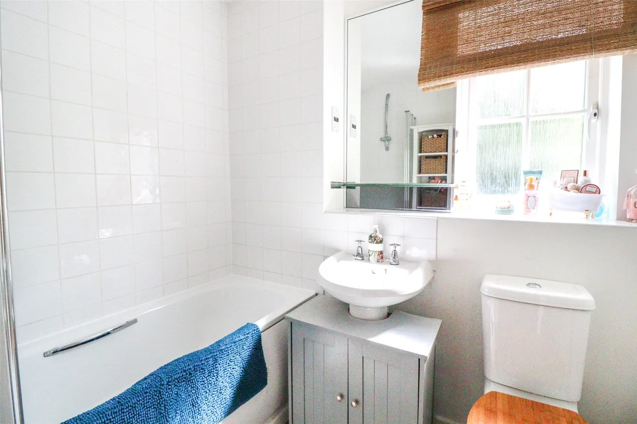 Whitchurch Road, Fleet, Hampshire, GU51 1ED, photo 4