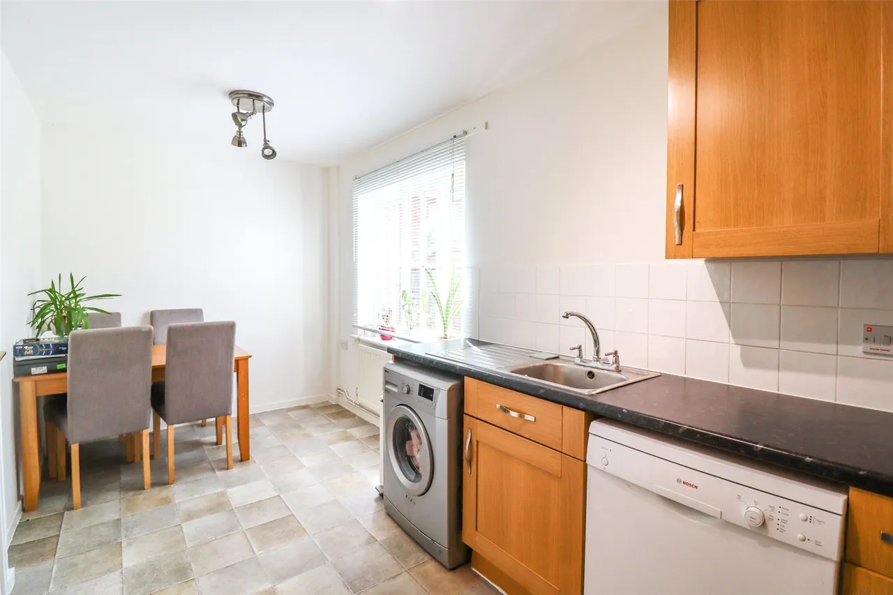 Whitchurch Road, Fleet, Hampshire, GU51 1ED, photo 3