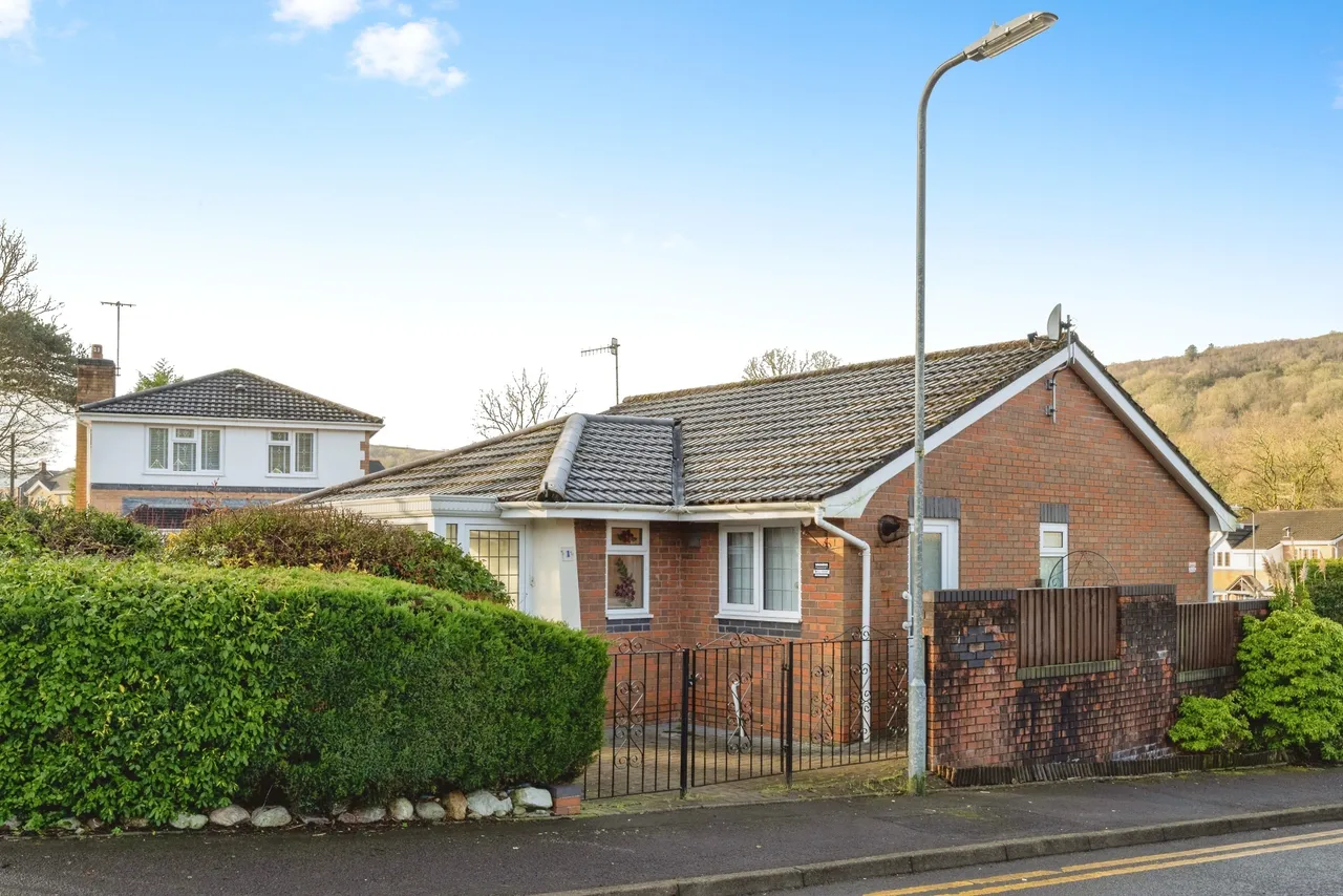 2 bed house for sale, Waun Gron, Rhydyfro, SA8