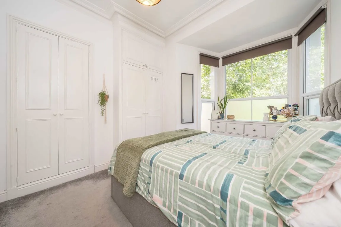 Garratt Lane, SW17, photo 5