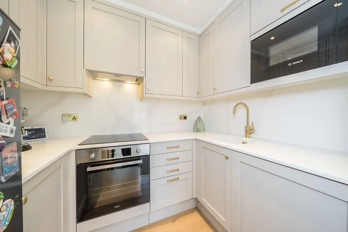 Garratt Lane, SW17, photo 4