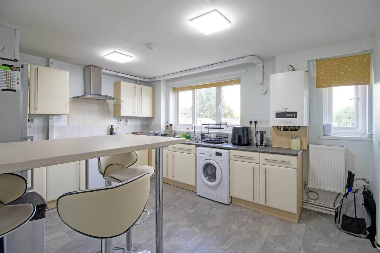 Salisbury Close, Scunthorpe, DN17, photo 2