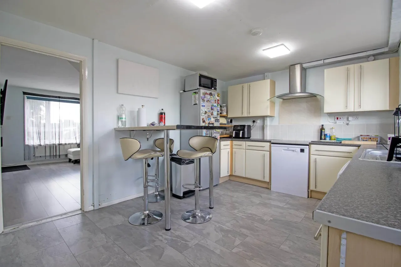 Salisbury Close, Scunthorpe, DN17, photo 3