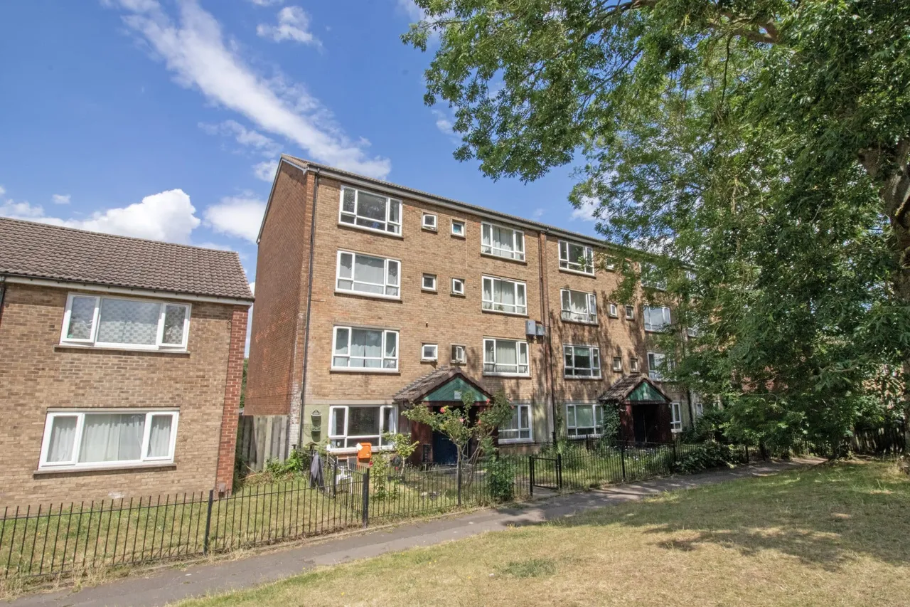 2 bed flat for sale, Salisbury Close, Scunthorpe, DN17
