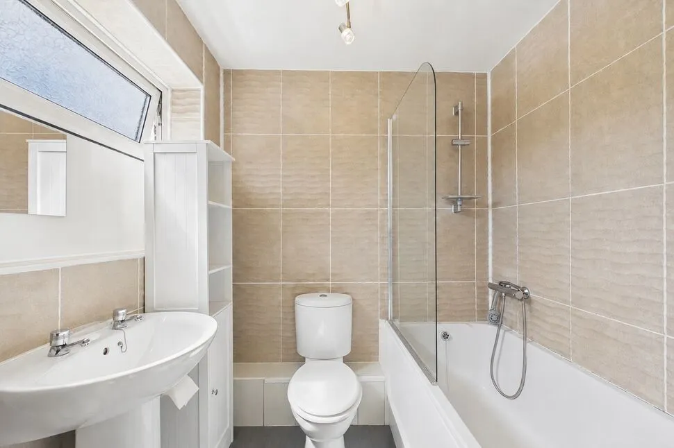 Avon Drive, Congleton, Cheshire, CW12, photo 3
