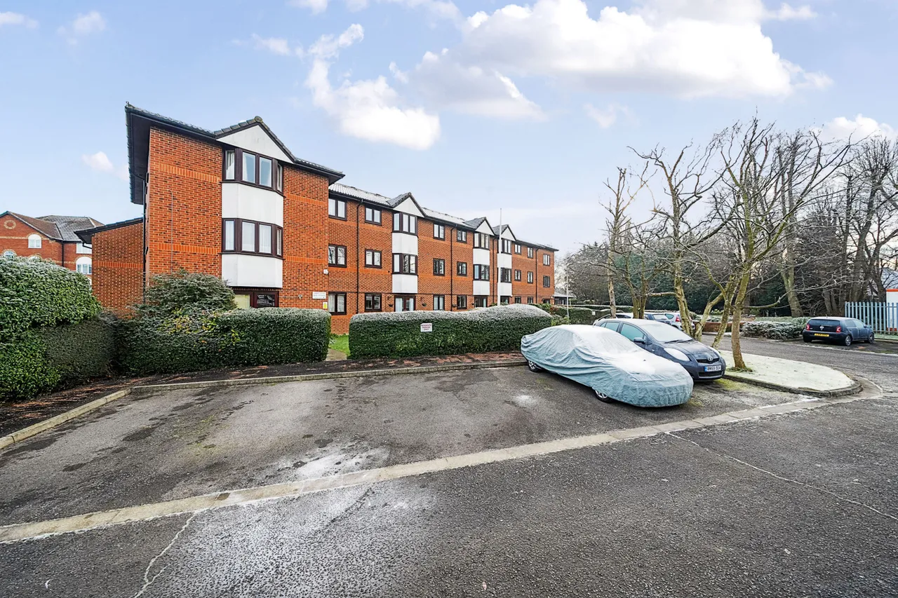 Neal Close, HA6, photo 11