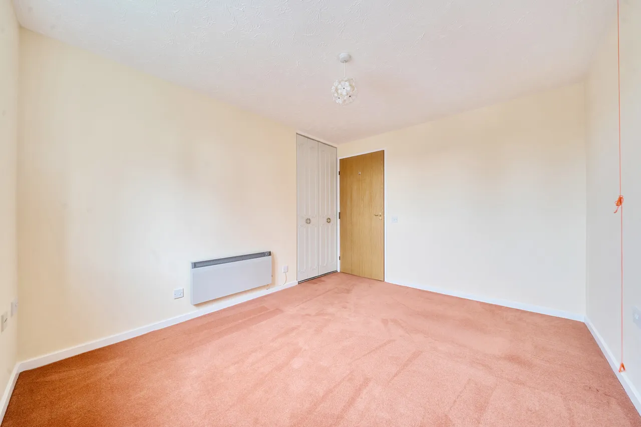 Neal Close, HA6, photo 8