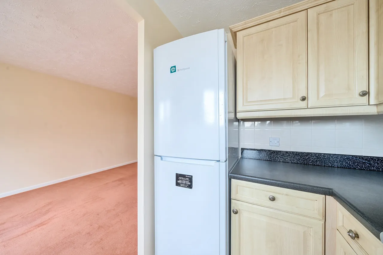 Neal Close, HA6, photo 19