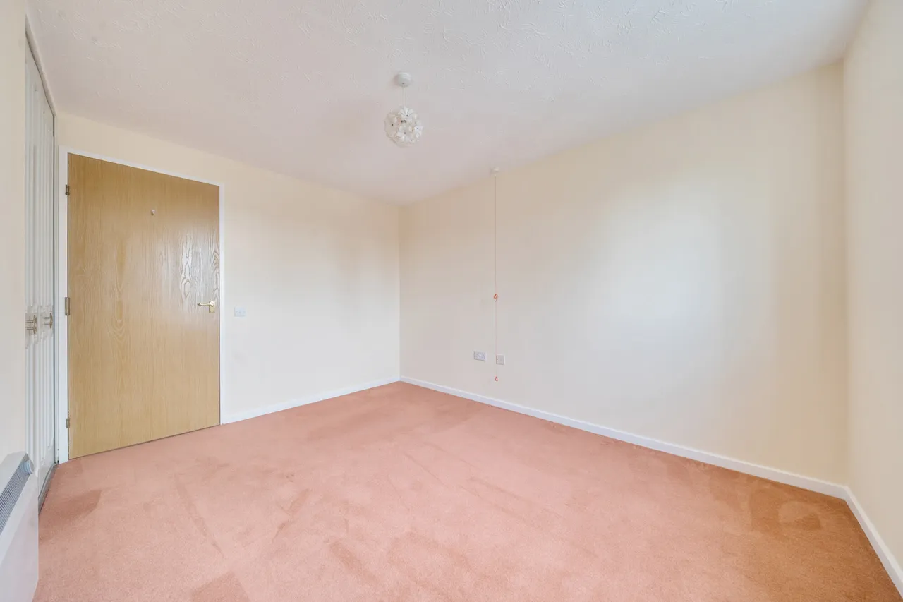 Neal Close, HA6, photo 7