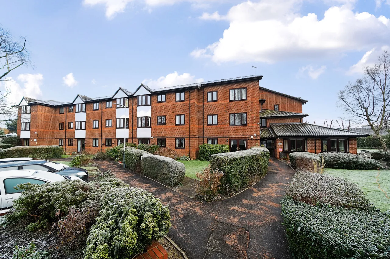 Neal Close, HA6, photo 10