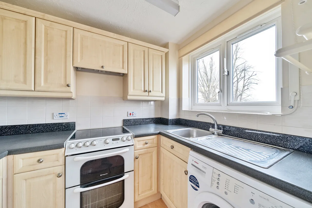 Neal Close, HA6, photo 15