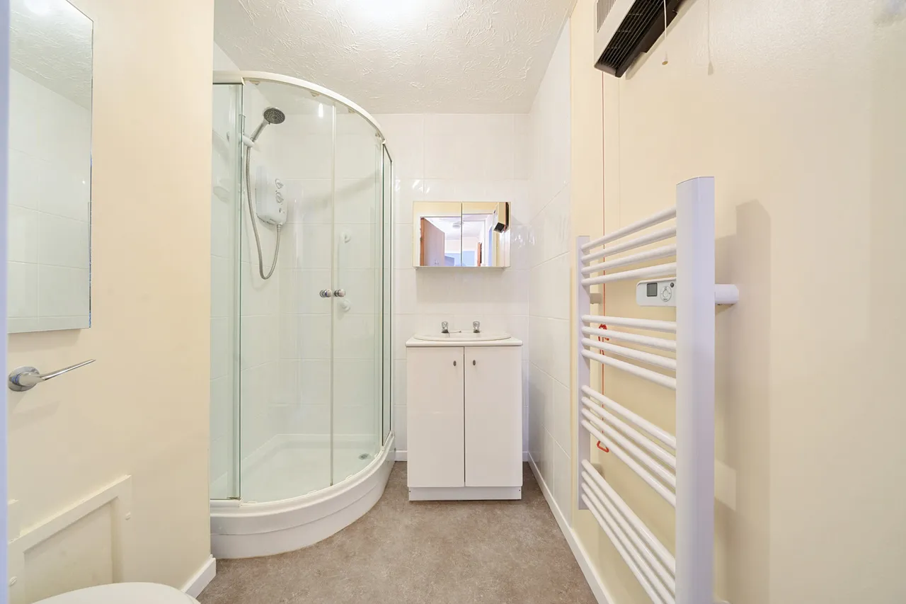 Neal Close, HA6, photo 16