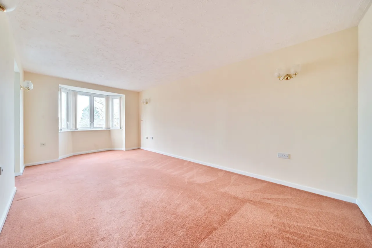Neal Close, HA6, photo 2