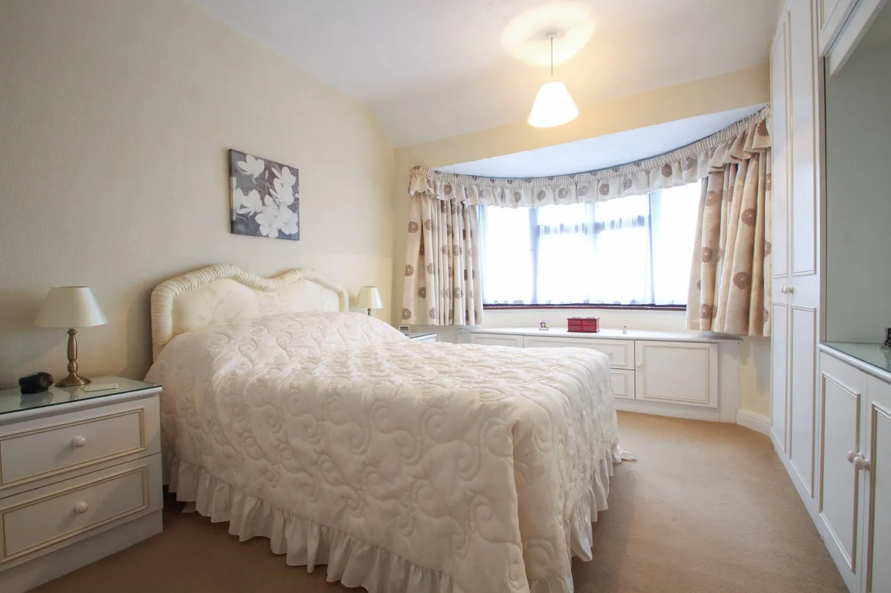 Crathie Road, London, photo 9