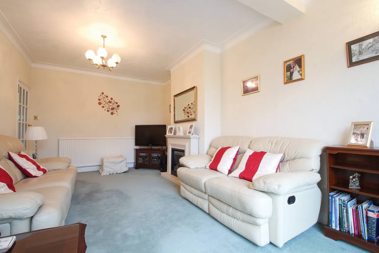Crathie Road, London, photo 5