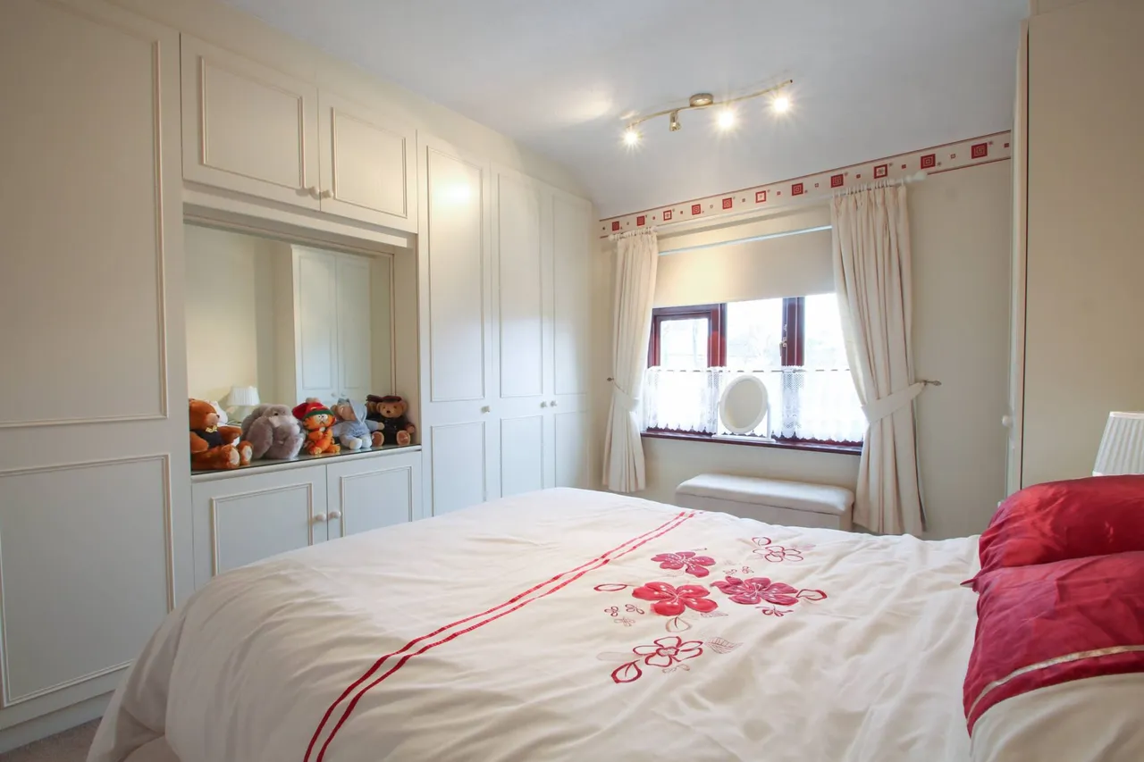 Crathie Road, London, photo 10