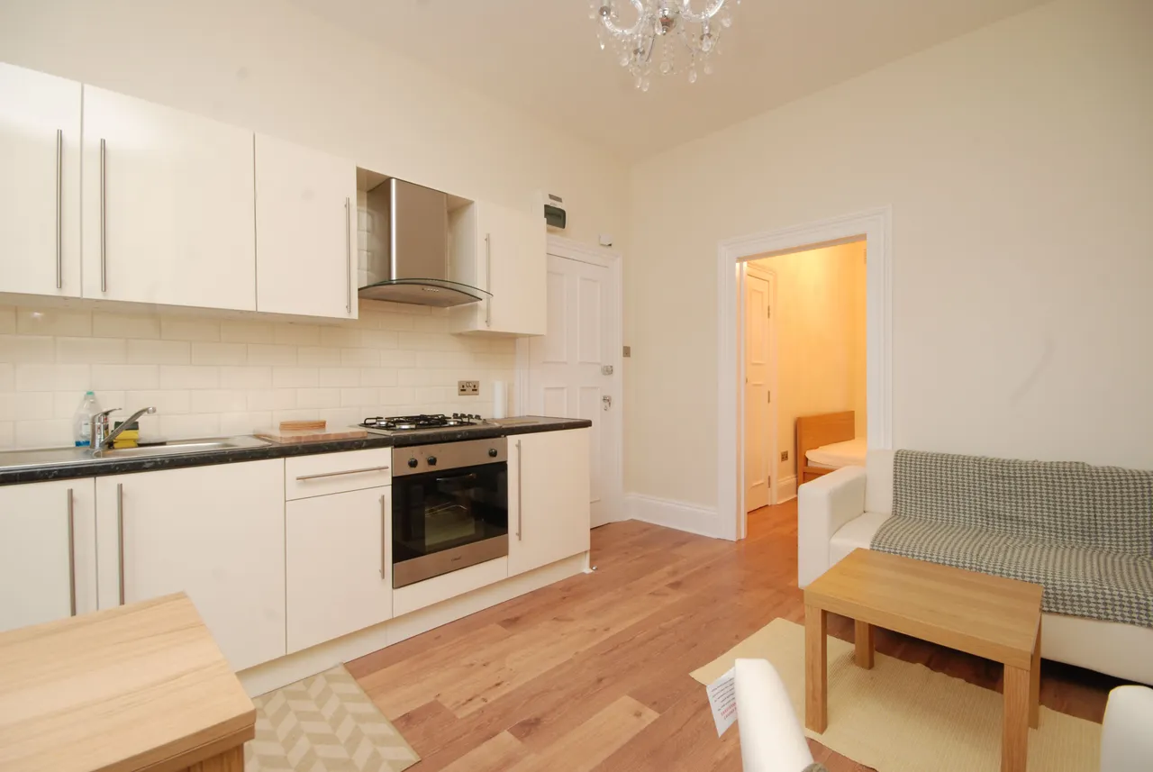 London, NW3, photo 2
