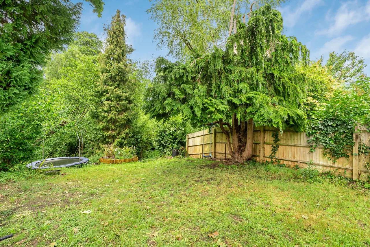 Cabrera Avenue, Virginia Water, GU25, photo 18