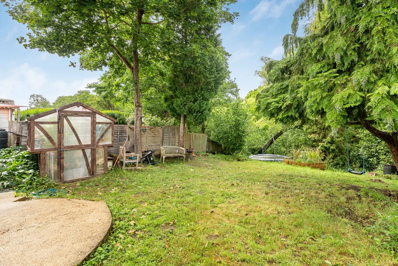 Cabrera Avenue, Virginia Water, GU25, photo 5