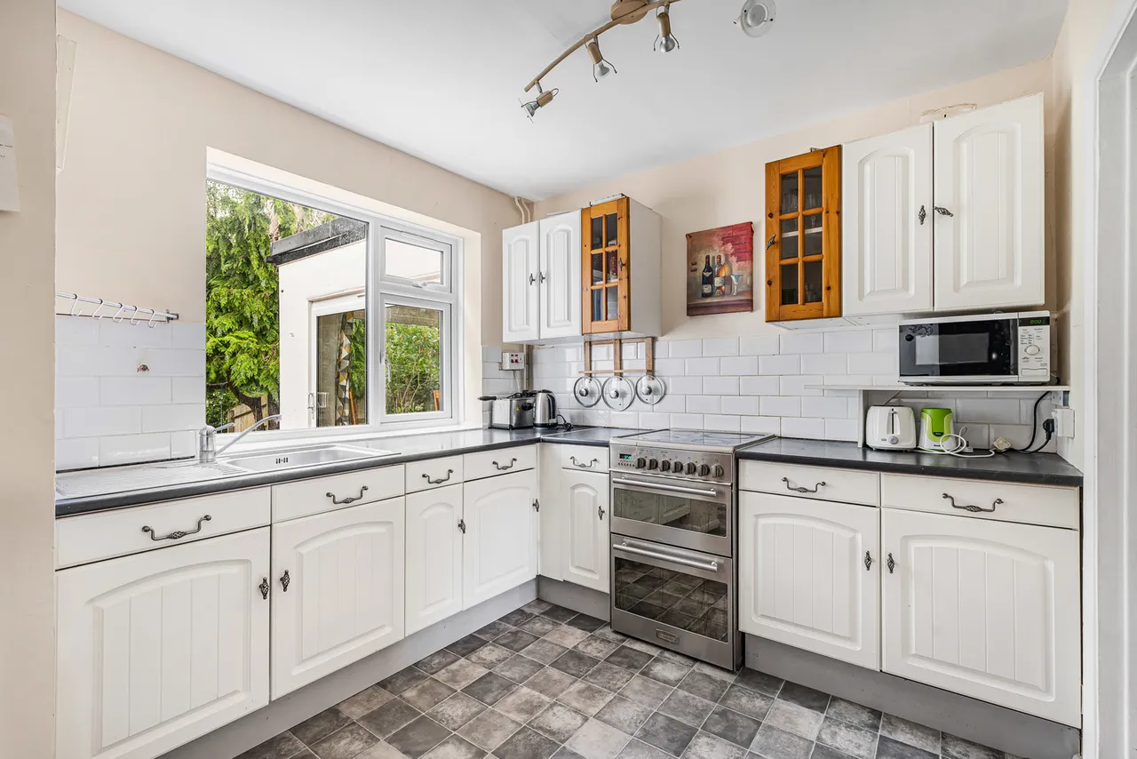 Cabrera Avenue, Virginia Water, GU25, photo 3