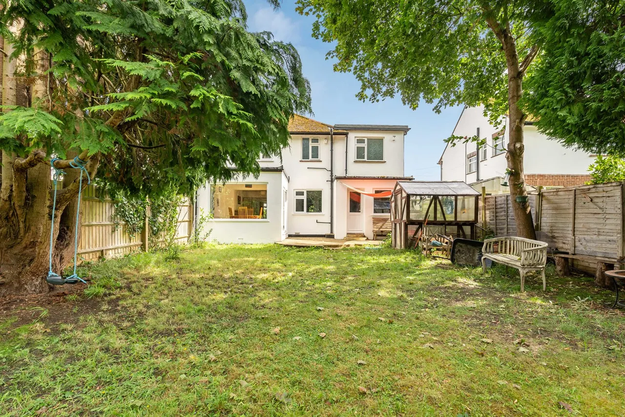 Cabrera Avenue, Virginia Water, GU25, photo 19