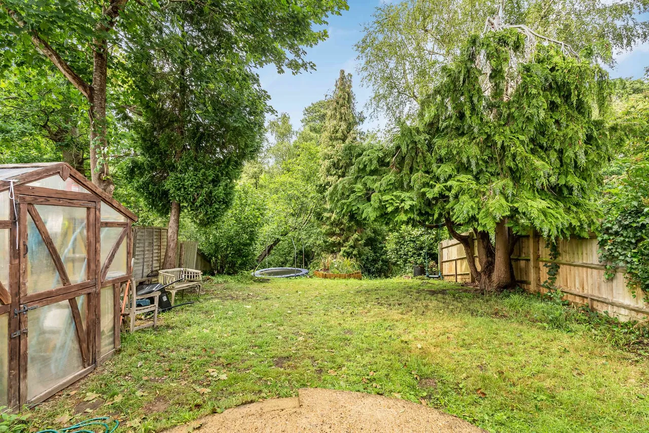 Cabrera Avenue, Virginia Water, GU25, photo 17