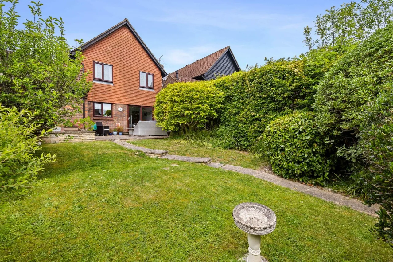 Clarence Drive, East Grinstead, East Grinstead, RH19 4RZ, photo 4