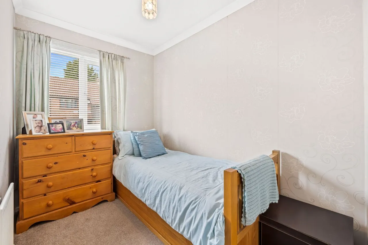 Clarence Drive, East Grinstead, East Grinstead, RH19 4RZ, photo 12