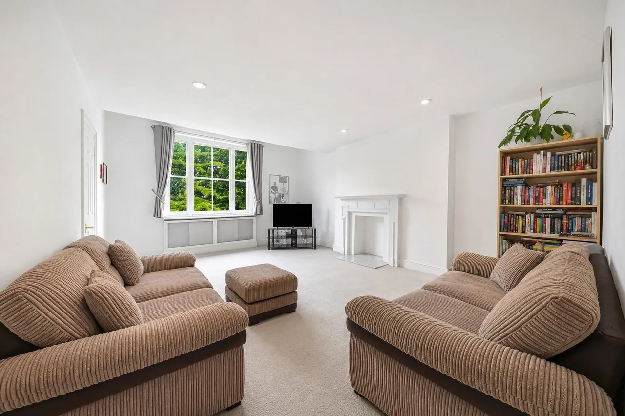 2 bed house for sale — Upper Park Road Belsize Park, London NW3 2UP