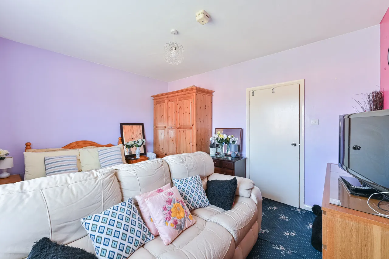 13 Playgreen Way, London, photo 12