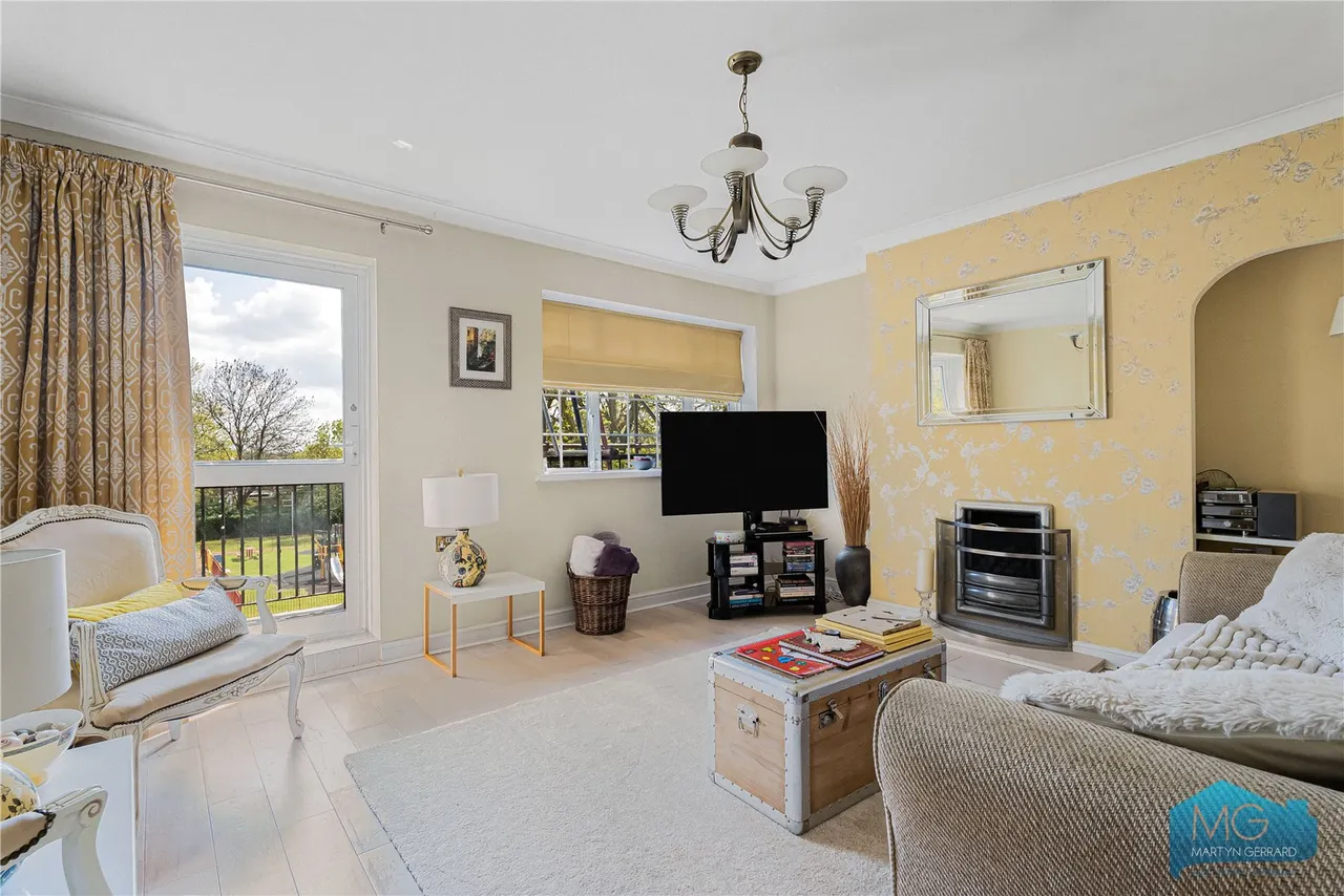 The Poplars, London, N14, photo 2