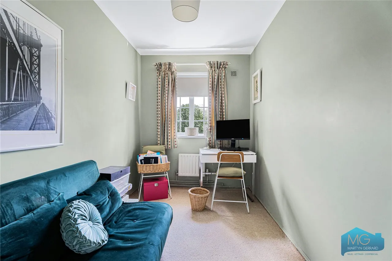 The Poplars, London, N14, photo 14