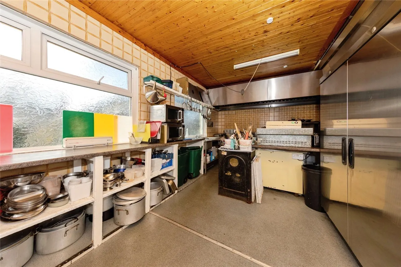 Ferryside, SA17, photo 12