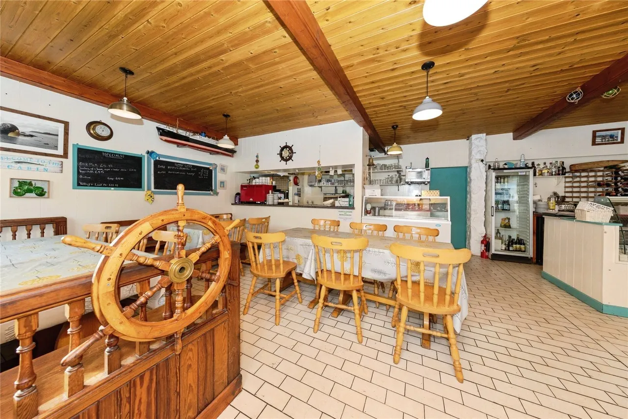 Ferryside, SA17, photo 2