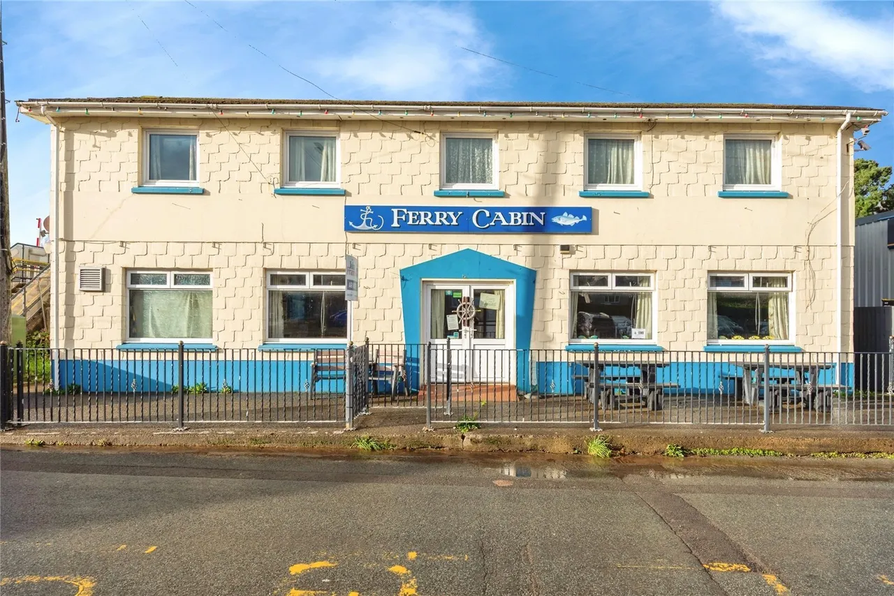Ferryside, SA17, photo 17