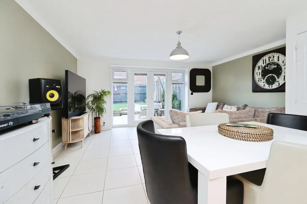 Delune Crescent, Malpas, photo 5
