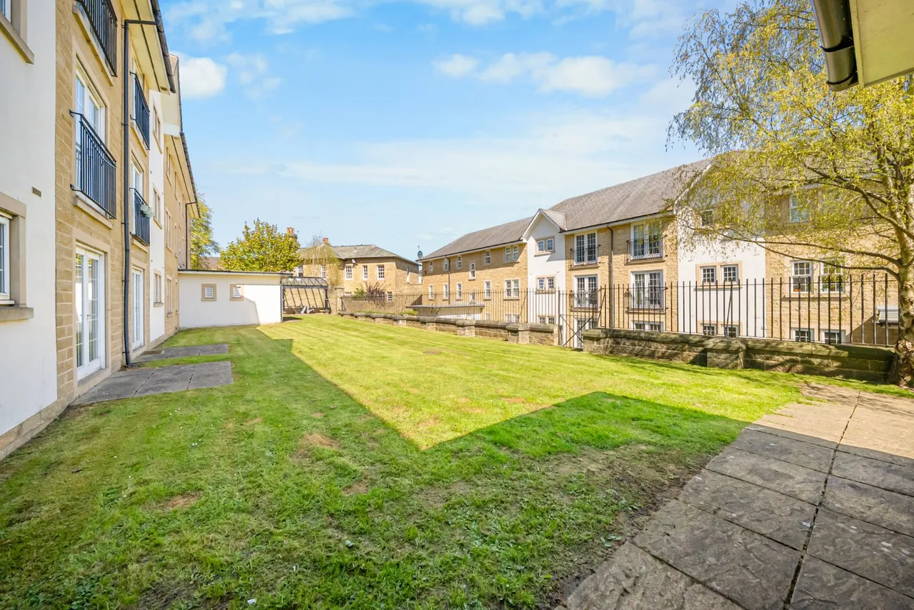 Clifford Drive, Menston, LS29, photo 11
