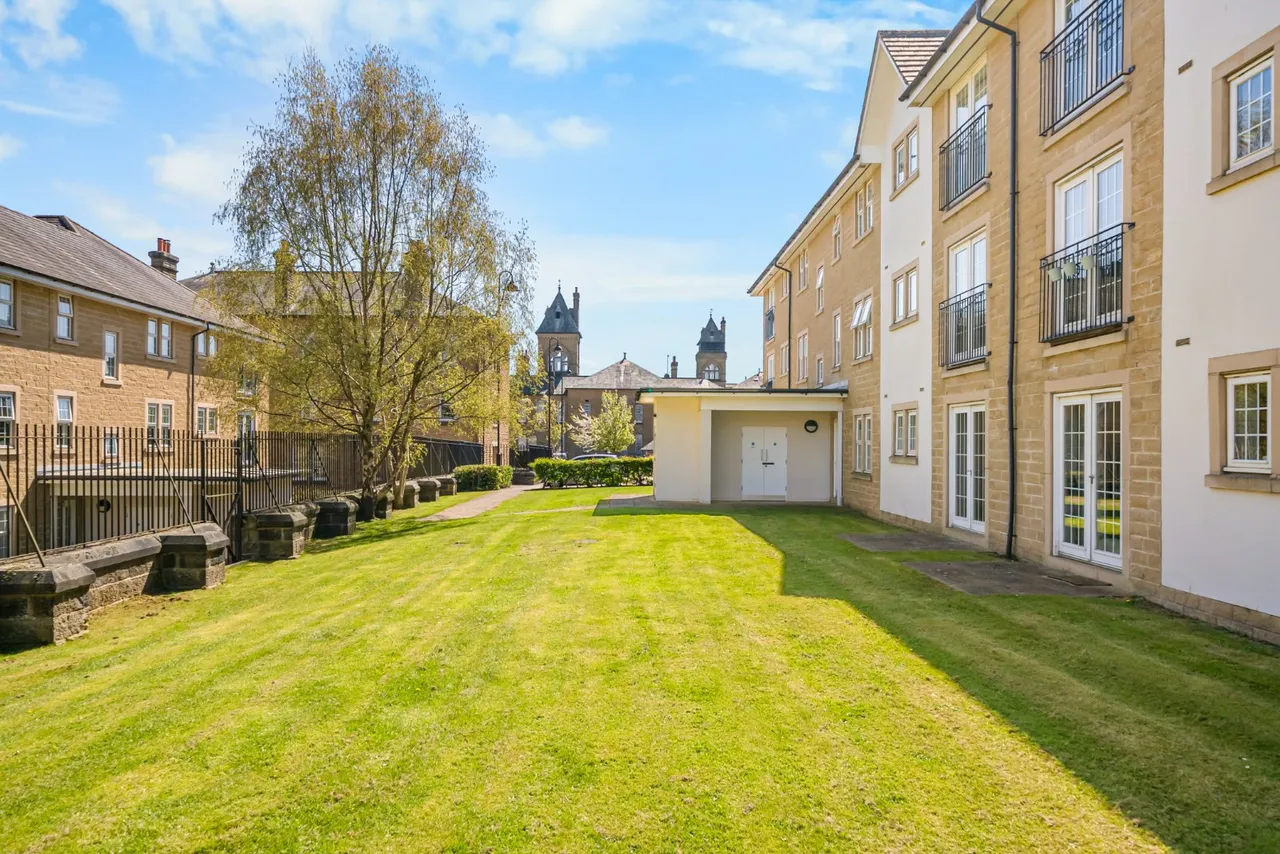 Clifford Drive, Menston, LS29, photo 13