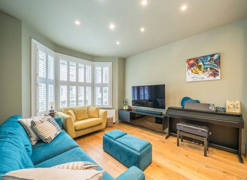 Eastbourne Road, Brentford, TW8, photo 2